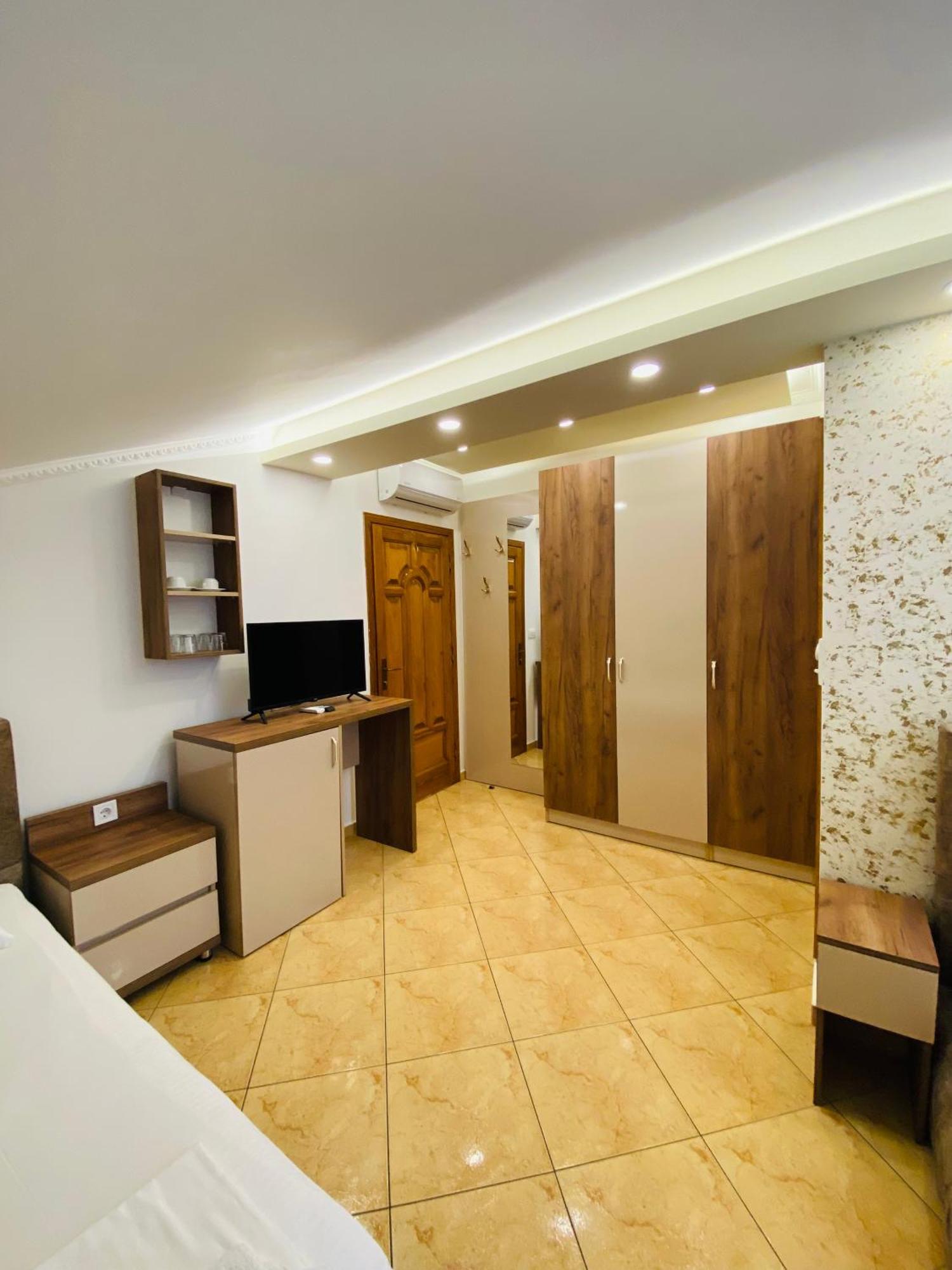Apart Hotel Llolla Улцин Екстериор снимка