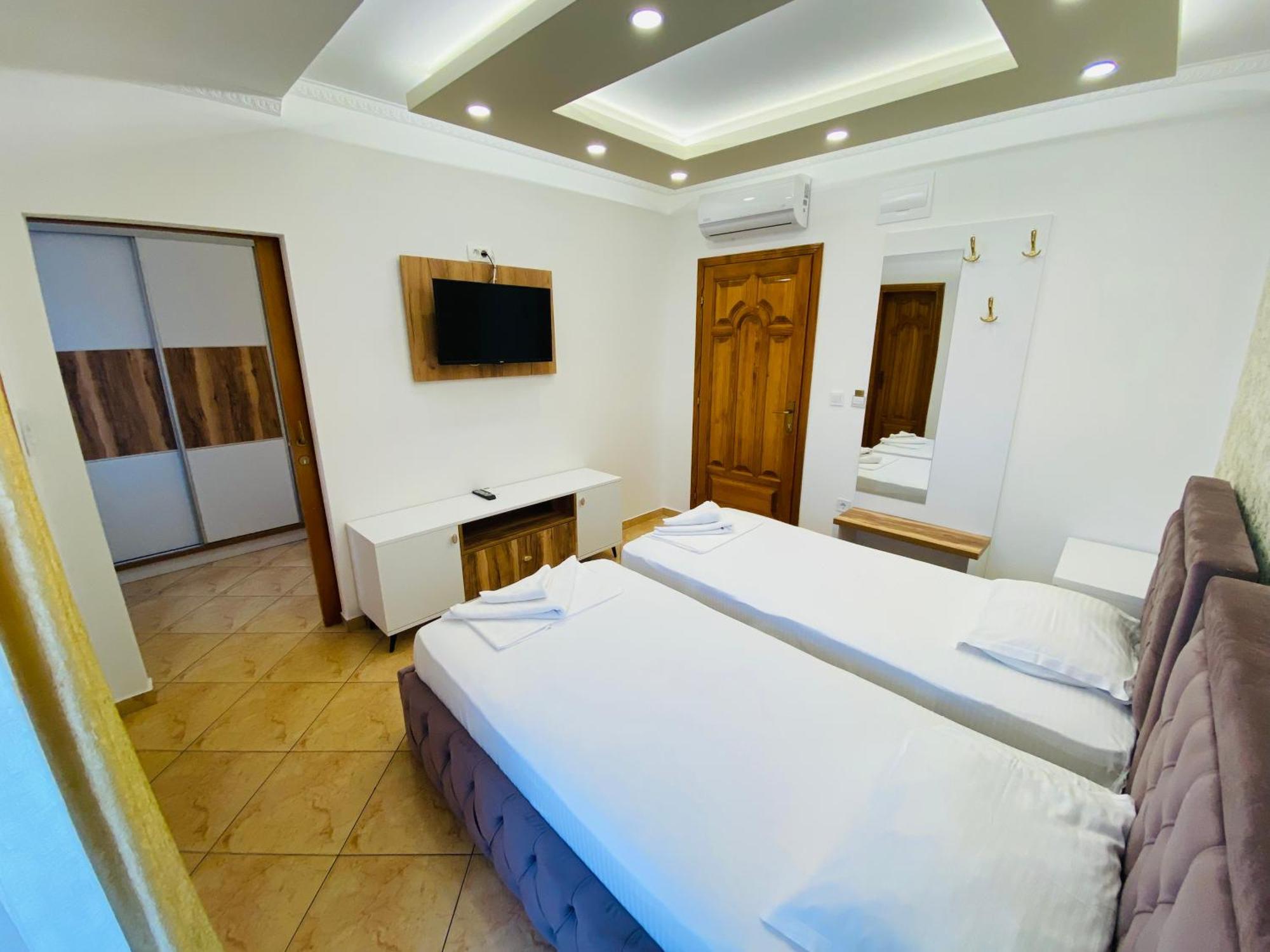 Apart Hotel Llolla Улцин Екстериор снимка