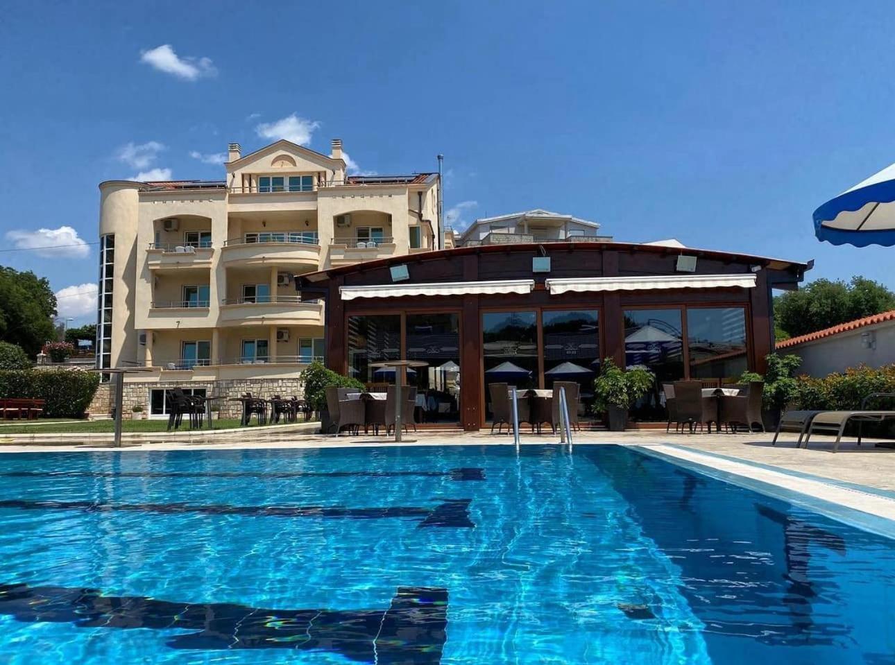 Apart Hotel Llolla Улцин Екстериор снимка