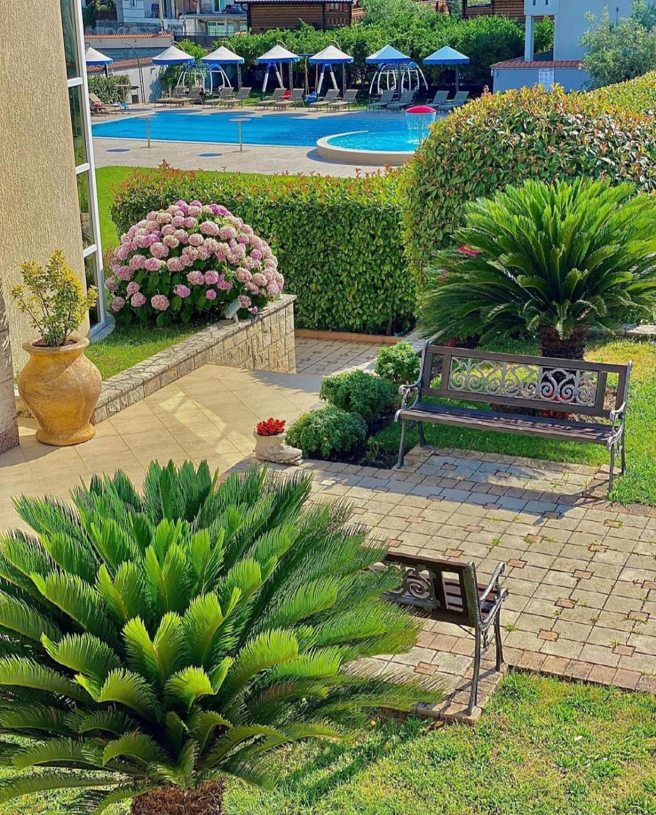 Apart Hotel Llolla Улцин Екстериор снимка