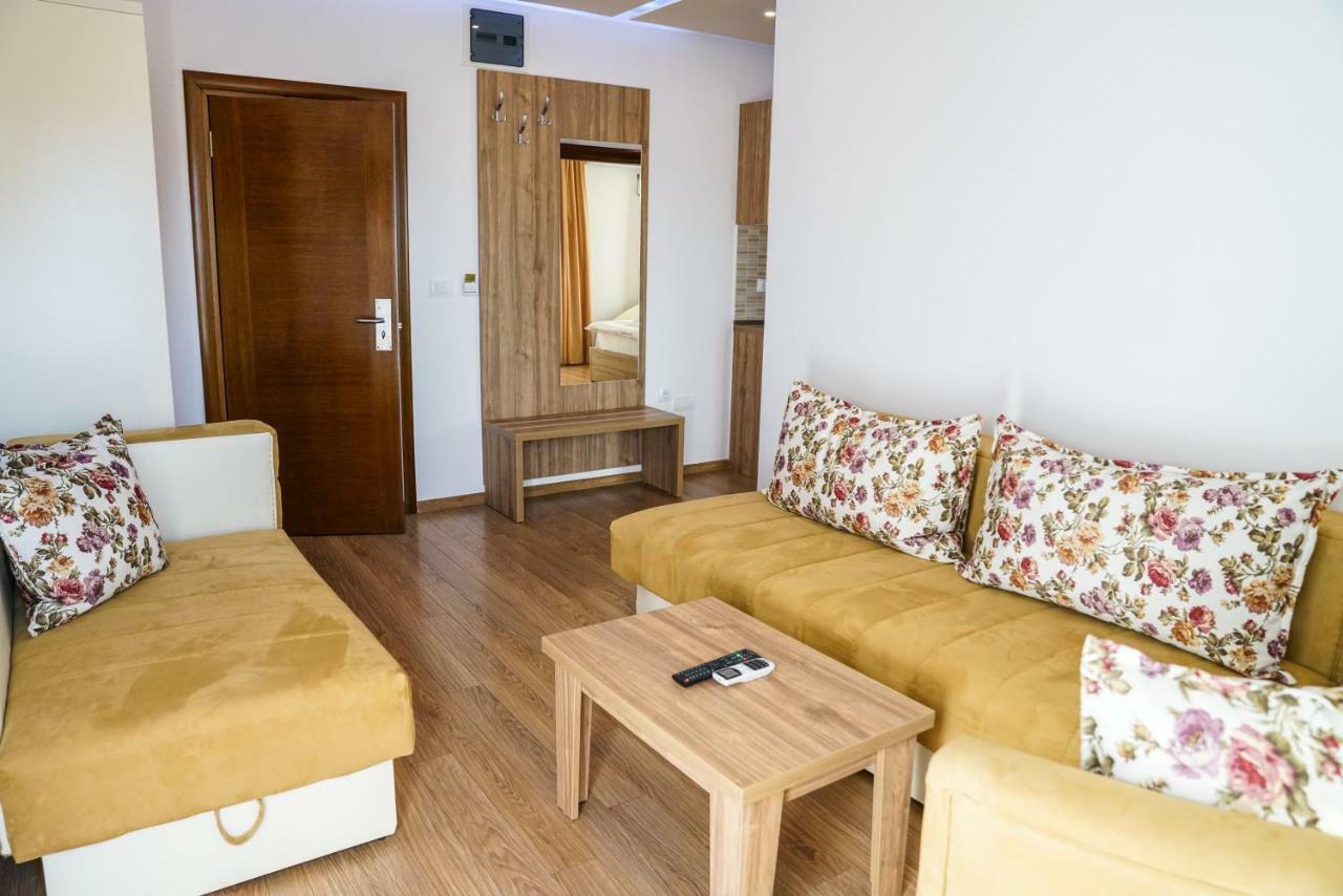 Apart Hotel Llolla Улцин Екстериор снимка